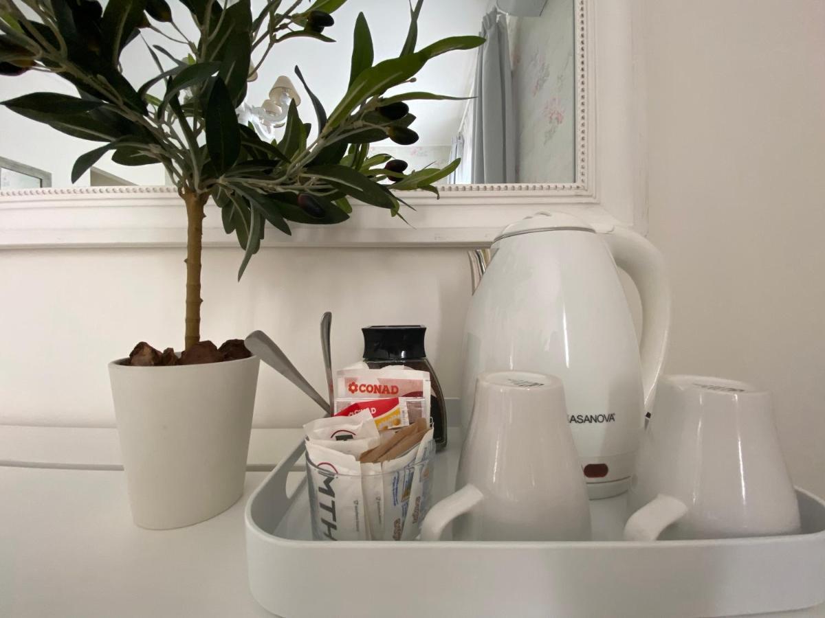 B&B L'Ulivo Fiumicino Bagian luar foto