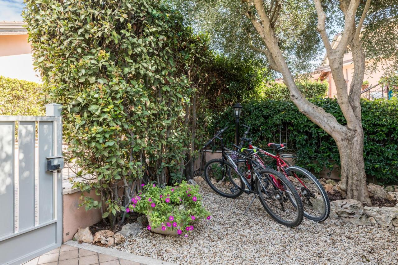 B&B L'Ulivo Fiumicino Bagian luar foto