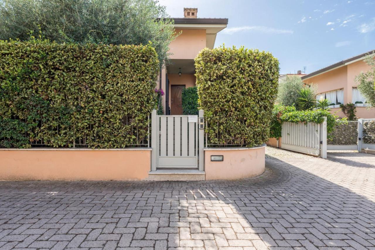 B&B L'Ulivo Fiumicino Bagian luar foto