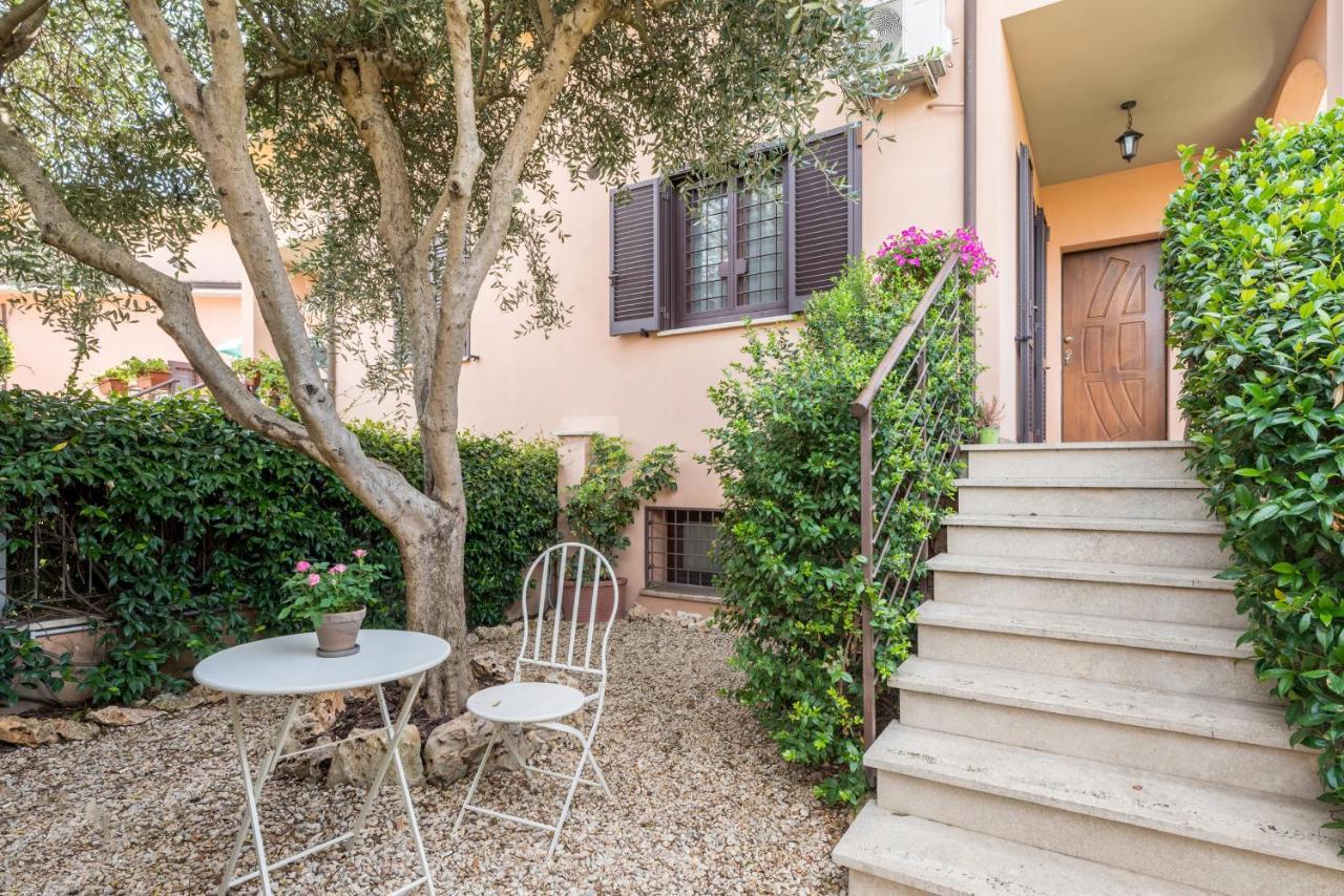 B&B L'Ulivo Fiumicino Bagian luar foto